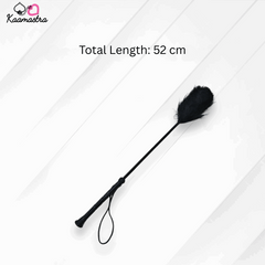 Black feather duster with total length of 52 cm on a white background, branded 'Kaamastra'.