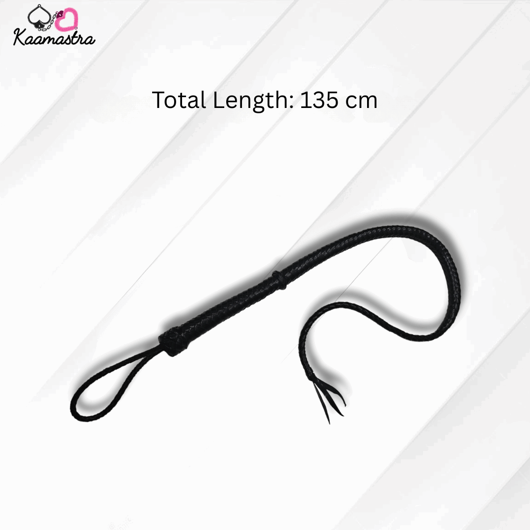 Black dog leash with total length of 135 cm on a white background, branded 'Kaamastra'.