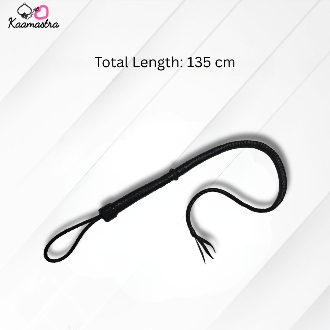 Black dog leash with total length of 135 cm on a white background, branded 'Kaamastra'.