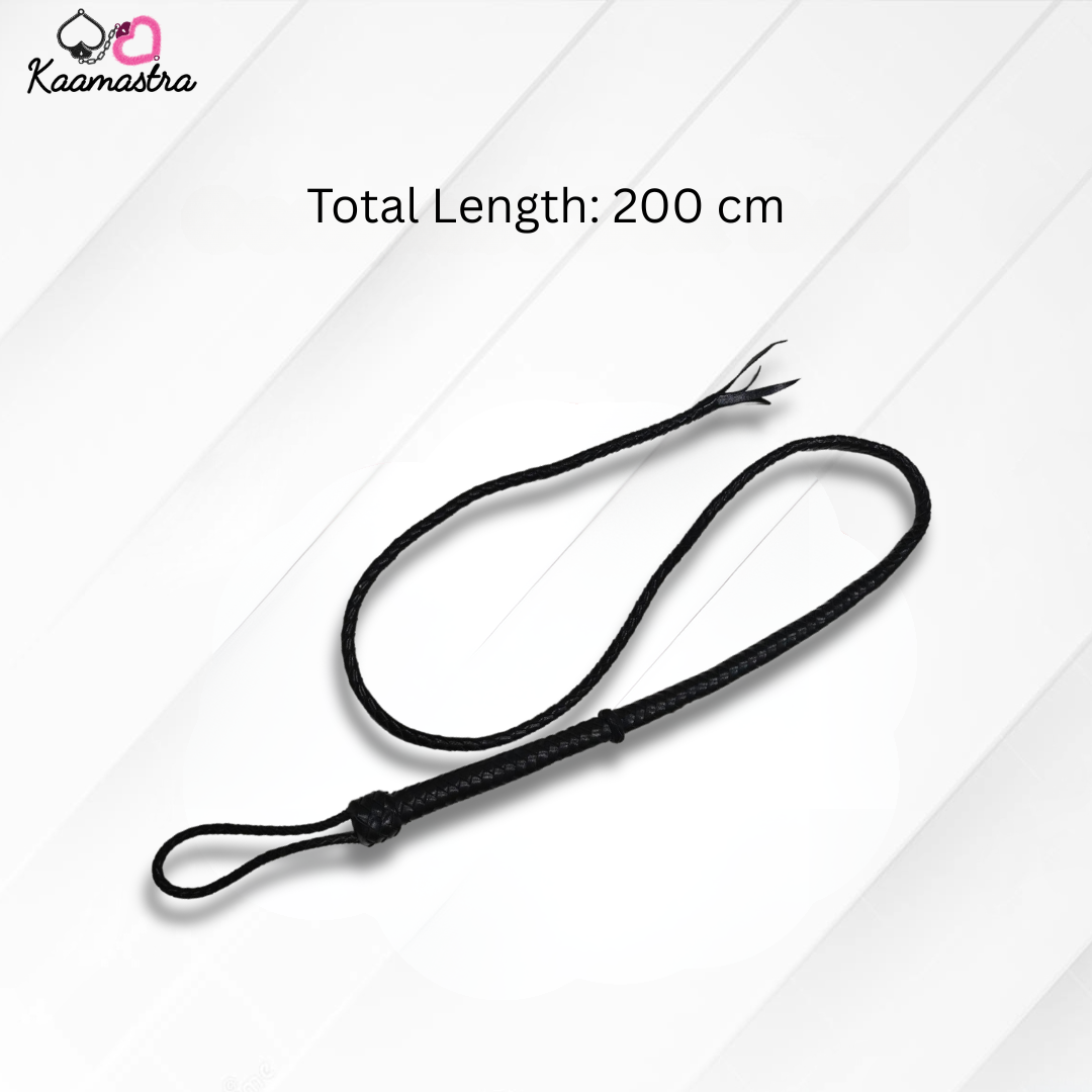 Black lanyard with total length of 200 cm on a white background, branded 'Kaamastra'.